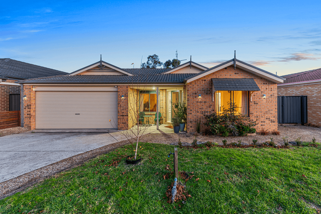 82 Windermere Boulevard, PAKENHAM, VIC 3810