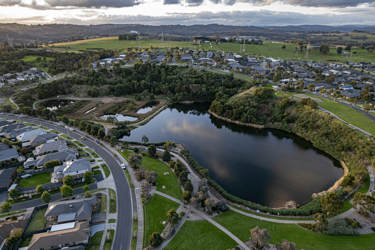 82 Windermere Boulevard, PAKENHAM, VIC 3810