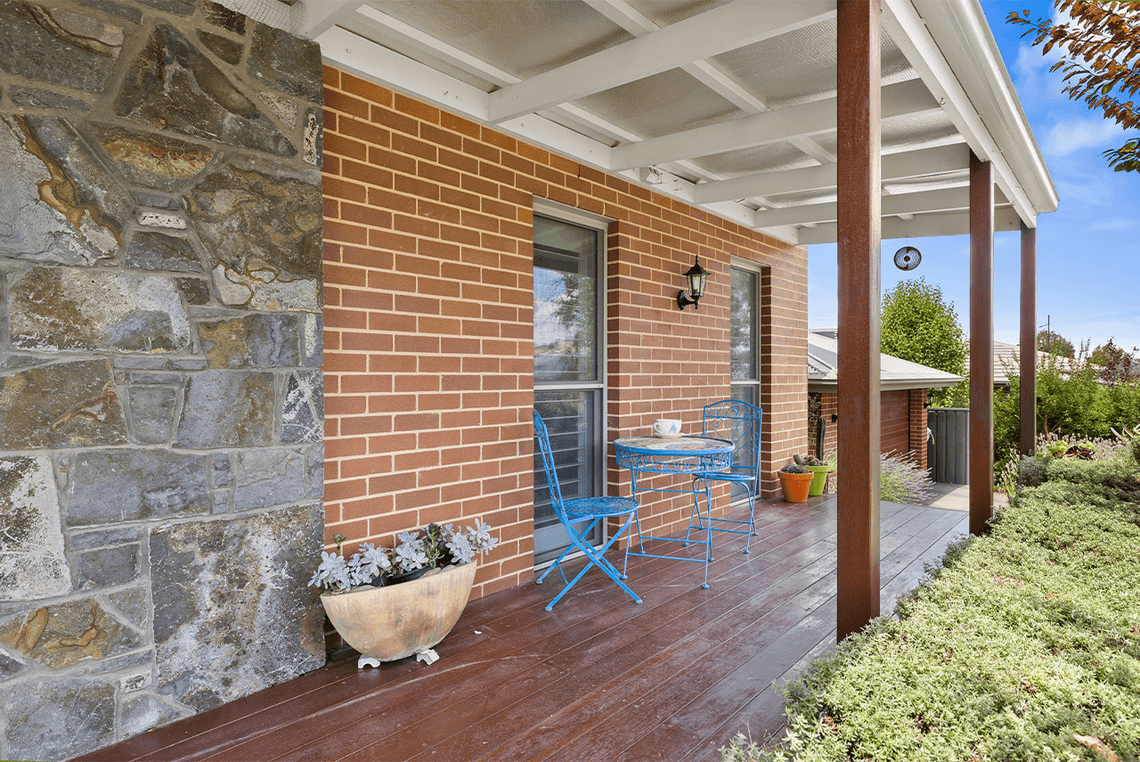 6 McGowan Crescent, Googong, NSW 2620