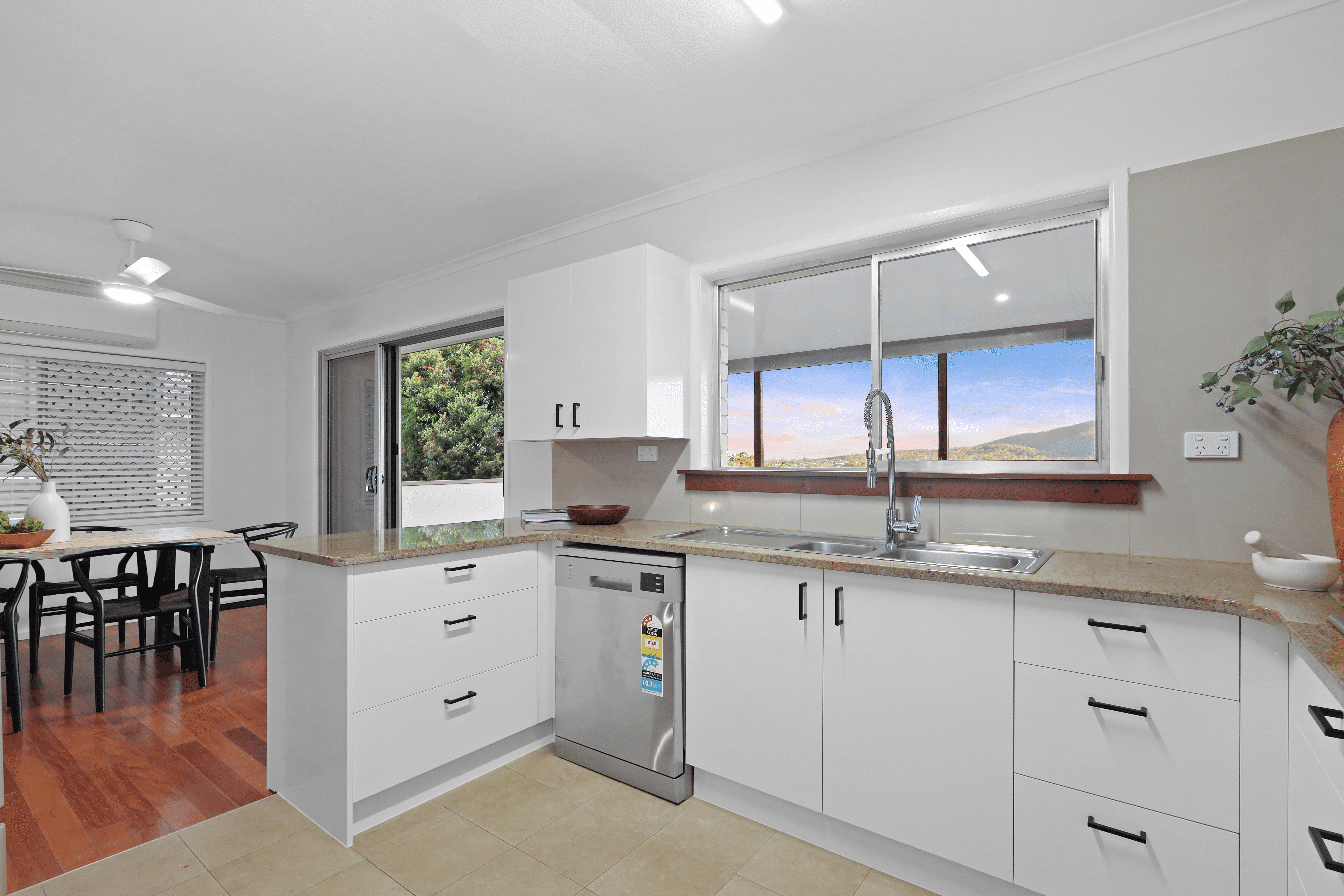 1070 South Pine Road, EVERTON HILLS, QLD 4053