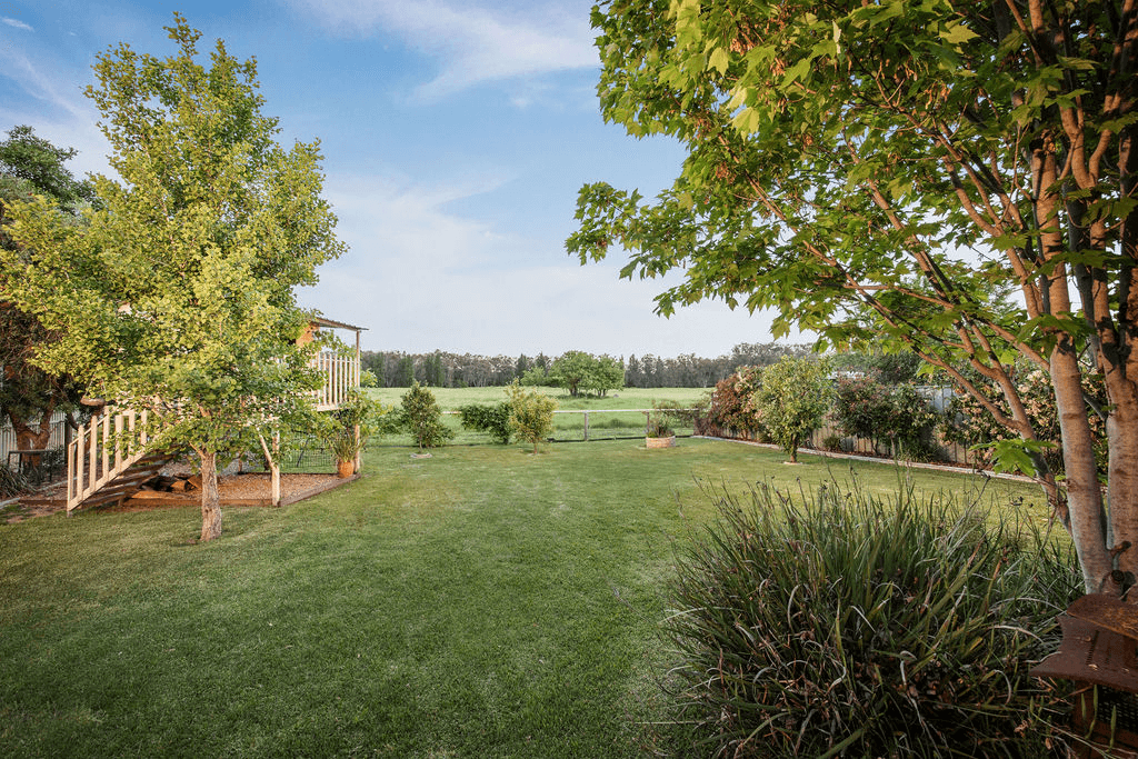 4 Laffertys Walk, East Albury, NSW 2640