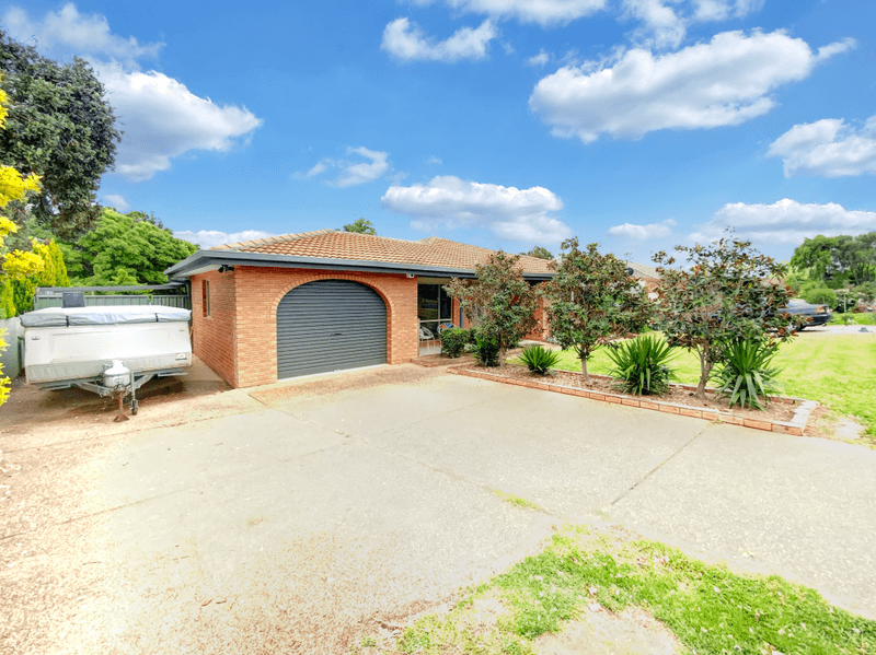 40 Overdale Drive, Bourkelands, NSW 2650