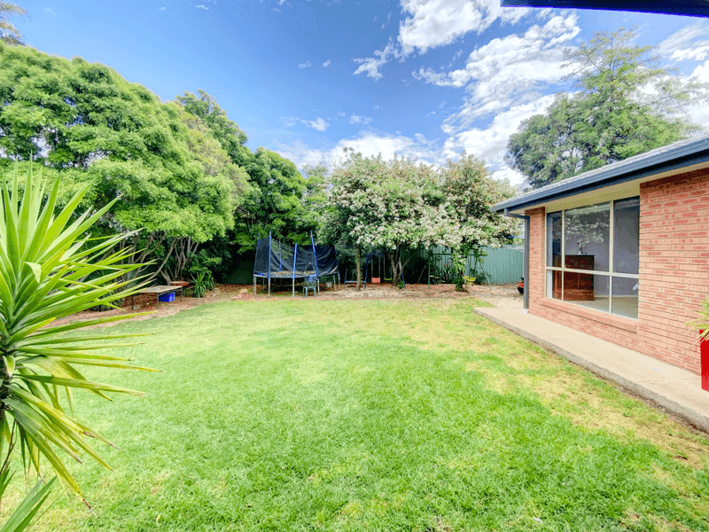 40 Overdale Drive, Bourkelands, NSW 2650