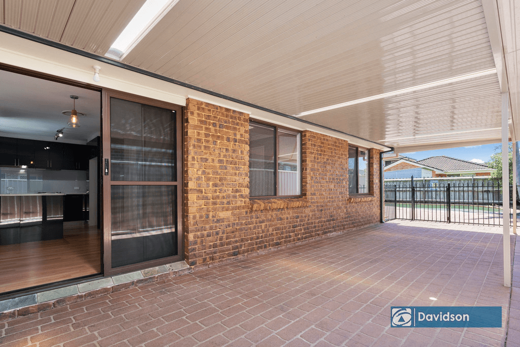 17 Hyde Park Ct, WATTLE GROVE, NSW 2173