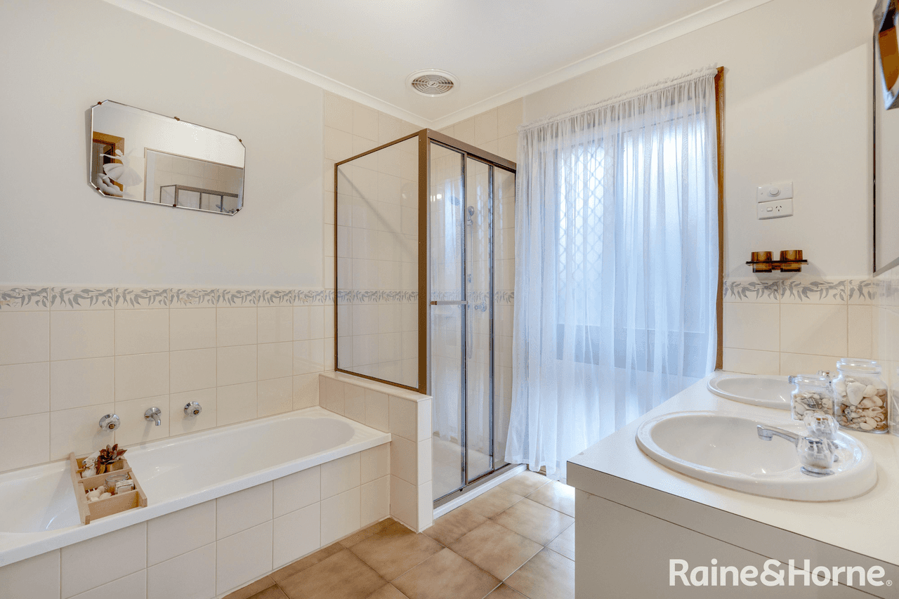 28 Collins Street, SUNBURY, VIC 3429