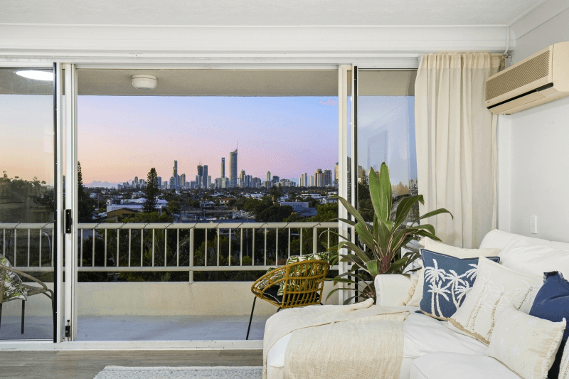 17/56 Hooker Boulevard, MERMAID WATERS, QLD 4218