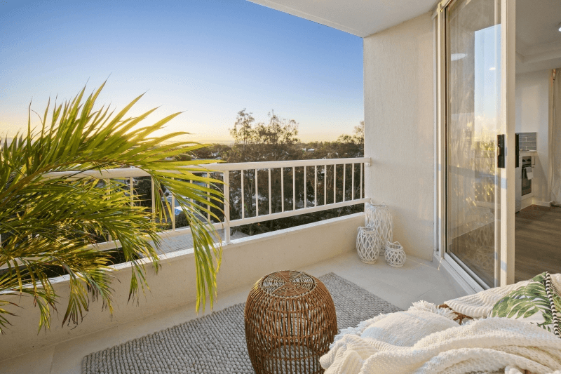 17/56 Hooker Boulevard, MERMAID WATERS, QLD 4218