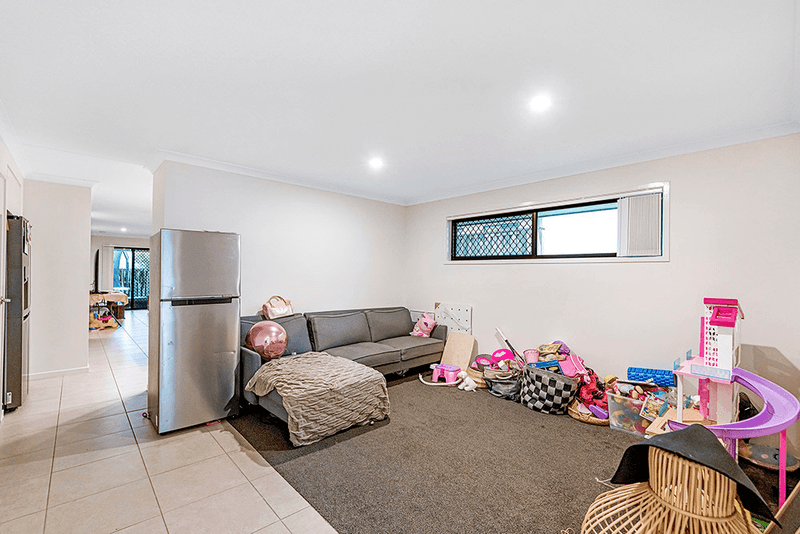 24 Mountain View Parade, Maudsland, QLD 4210