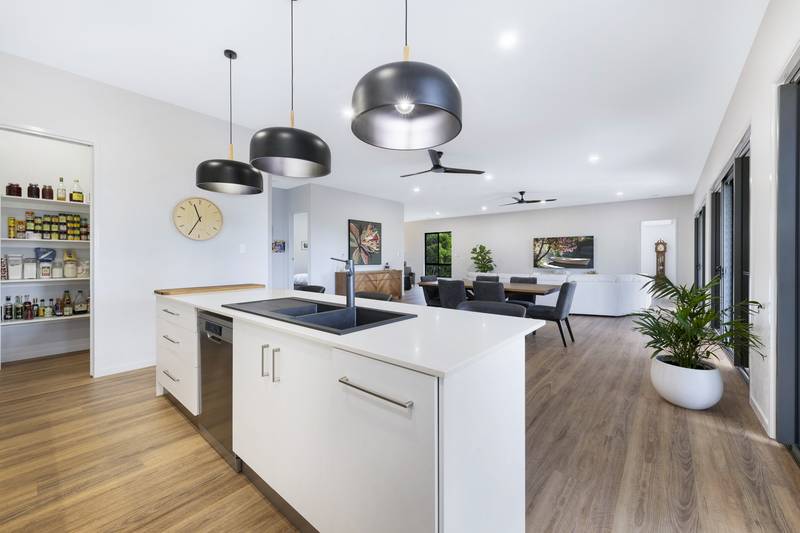 18 Sylvan Drive, Moore Park Beach, QLD 4670