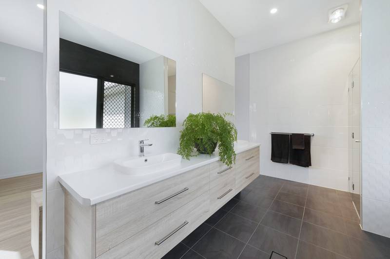 18 Sylvan Drive, Moore Park Beach, QLD 4670