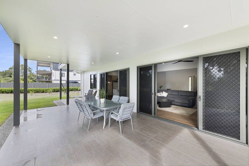 18 Sylvan Drive, Moore Park Beach, QLD 4670