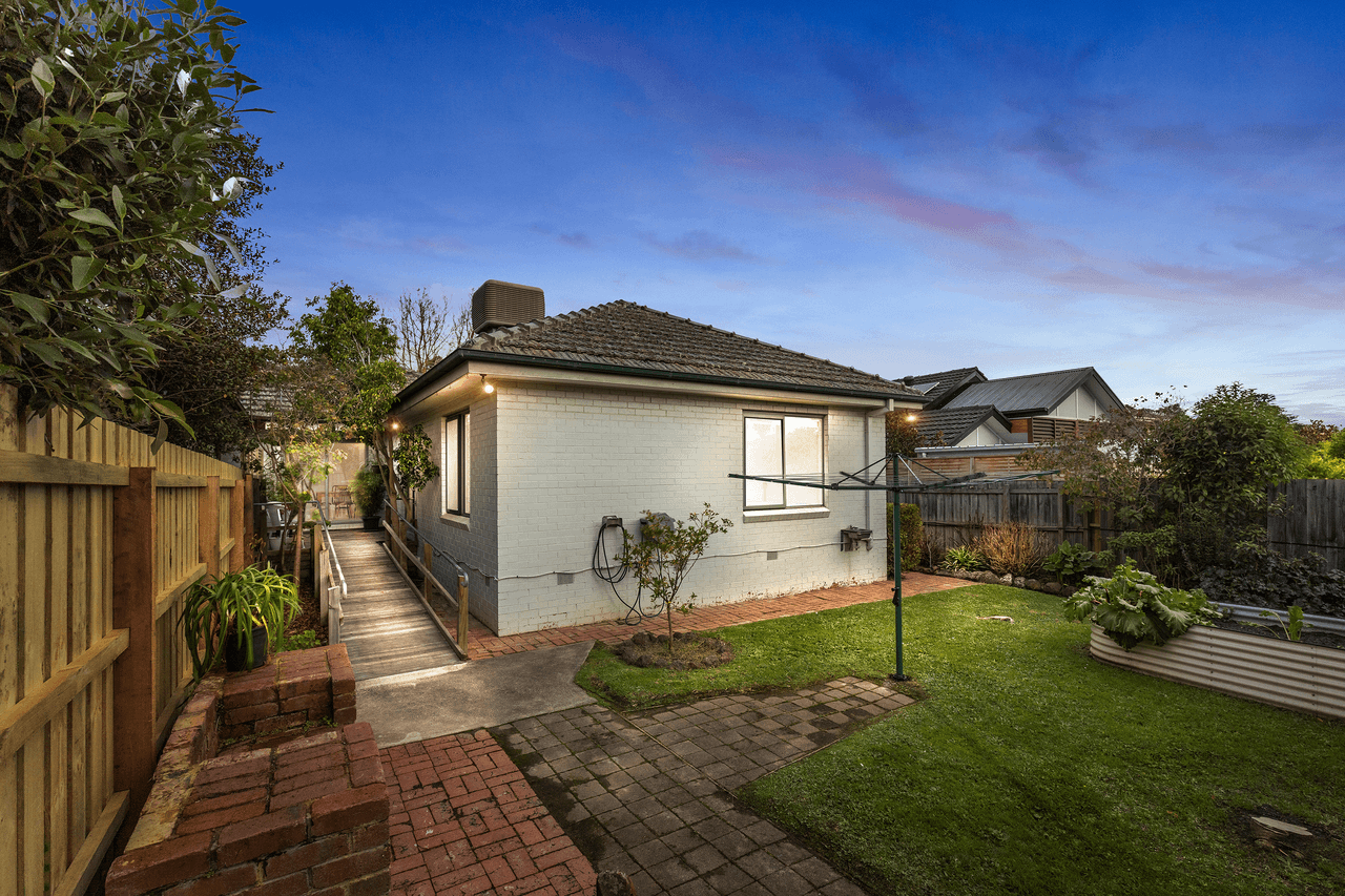 2/57 Jolimont Road, FOREST HILL, VIC 3131