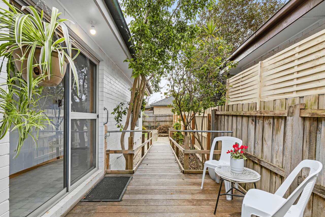 2/57 Jolimont Road, FOREST HILL, VIC 3131