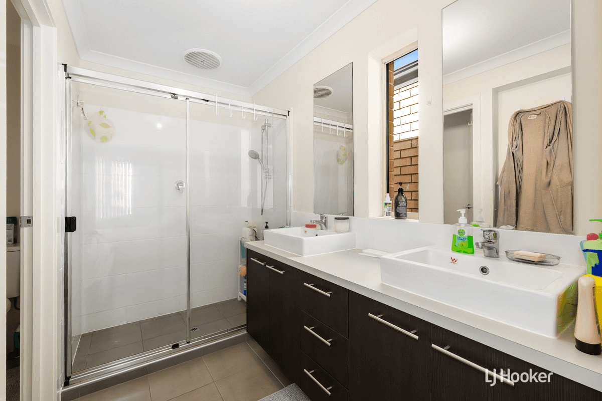 6 Helene Street, MUNNO PARA WEST, SA 5115