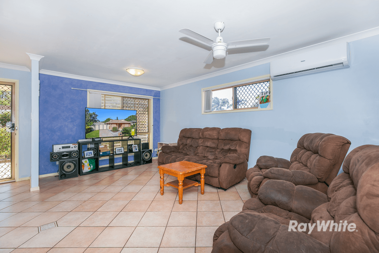 18 Calder Court, CRESTMEAD, QLD 4132