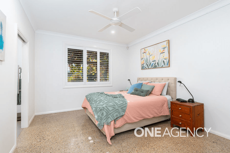 36 PLUNKETT DRIVE, LAKE ALBERT, NSW 2650