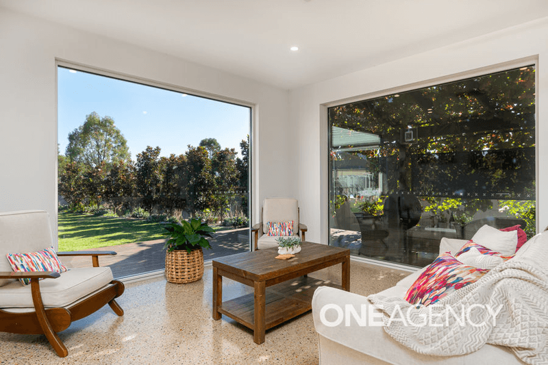 36 PLUNKETT DRIVE, LAKE ALBERT, NSW 2650