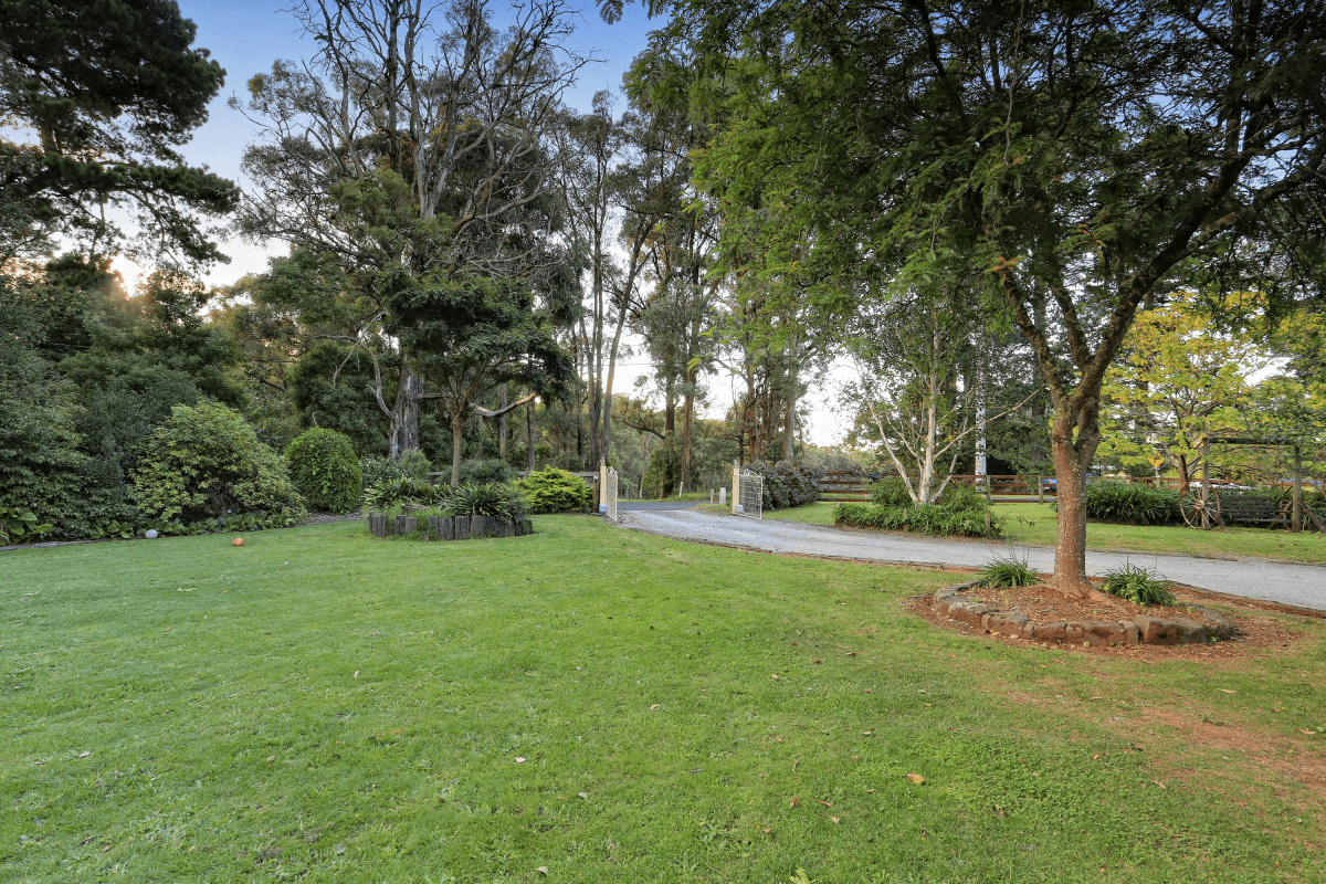 560 Paternoster Road, Mount Burnett, VIC 3781