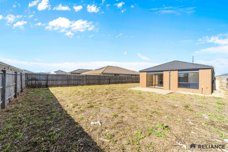 8 Toolern Waters Drive, Weir Views, VIC 3338