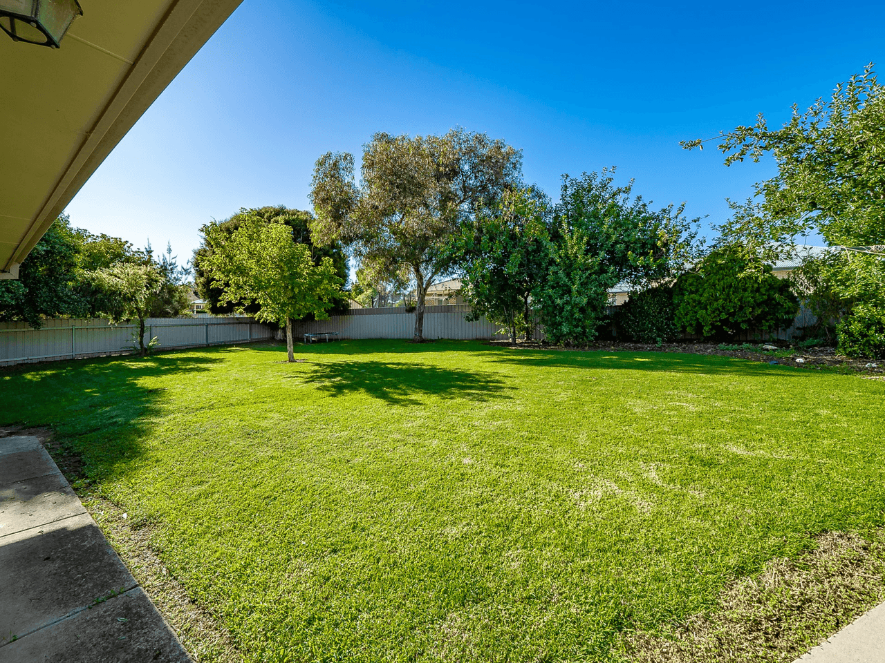 28  Yarrawah Crescent, BOURKELANDS, NSW 2650