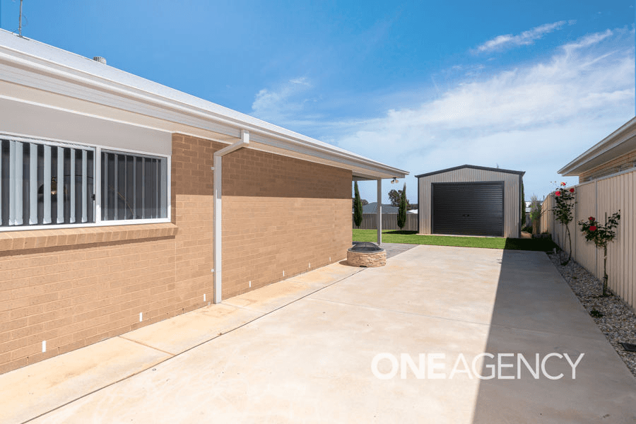 60 BARMEDMAN AVENUE, GOBBAGOMBALIN, NSW 2650