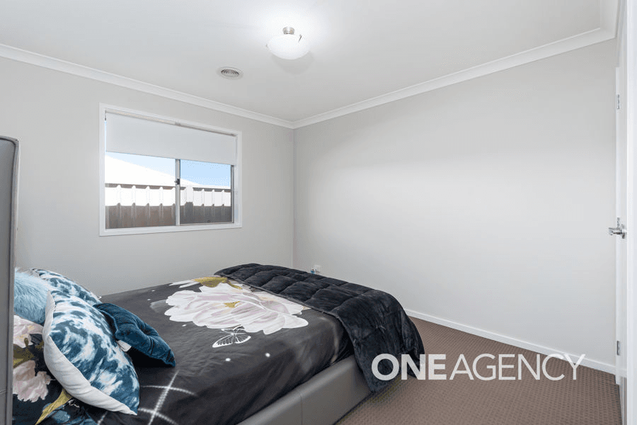 60 BARMEDMAN AVENUE, GOBBAGOMBALIN, NSW 2650