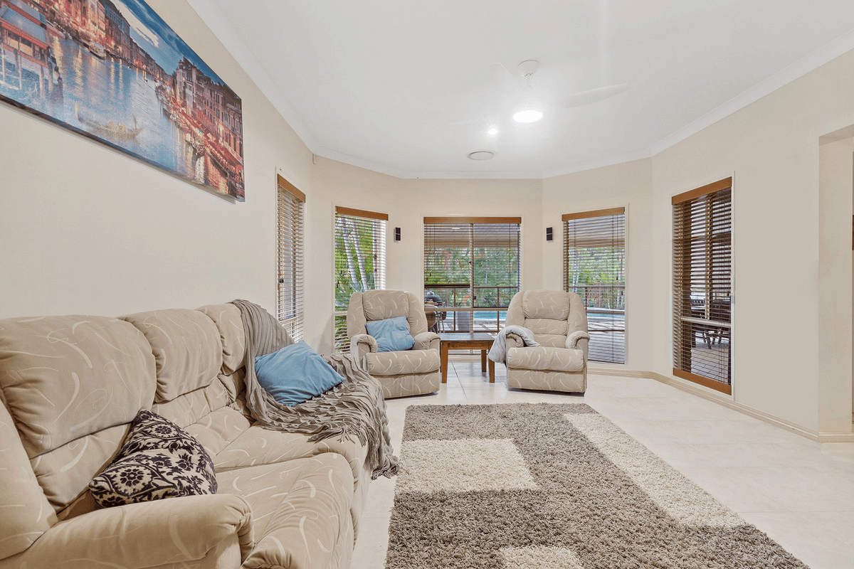 2 Mulwala Street, MAUDSLAND, QLD 4210