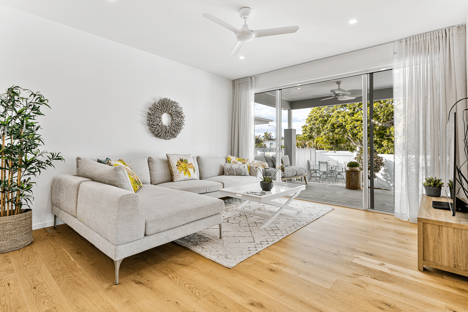 33 Auk Avenue, Burleigh Waters, QLD 4220