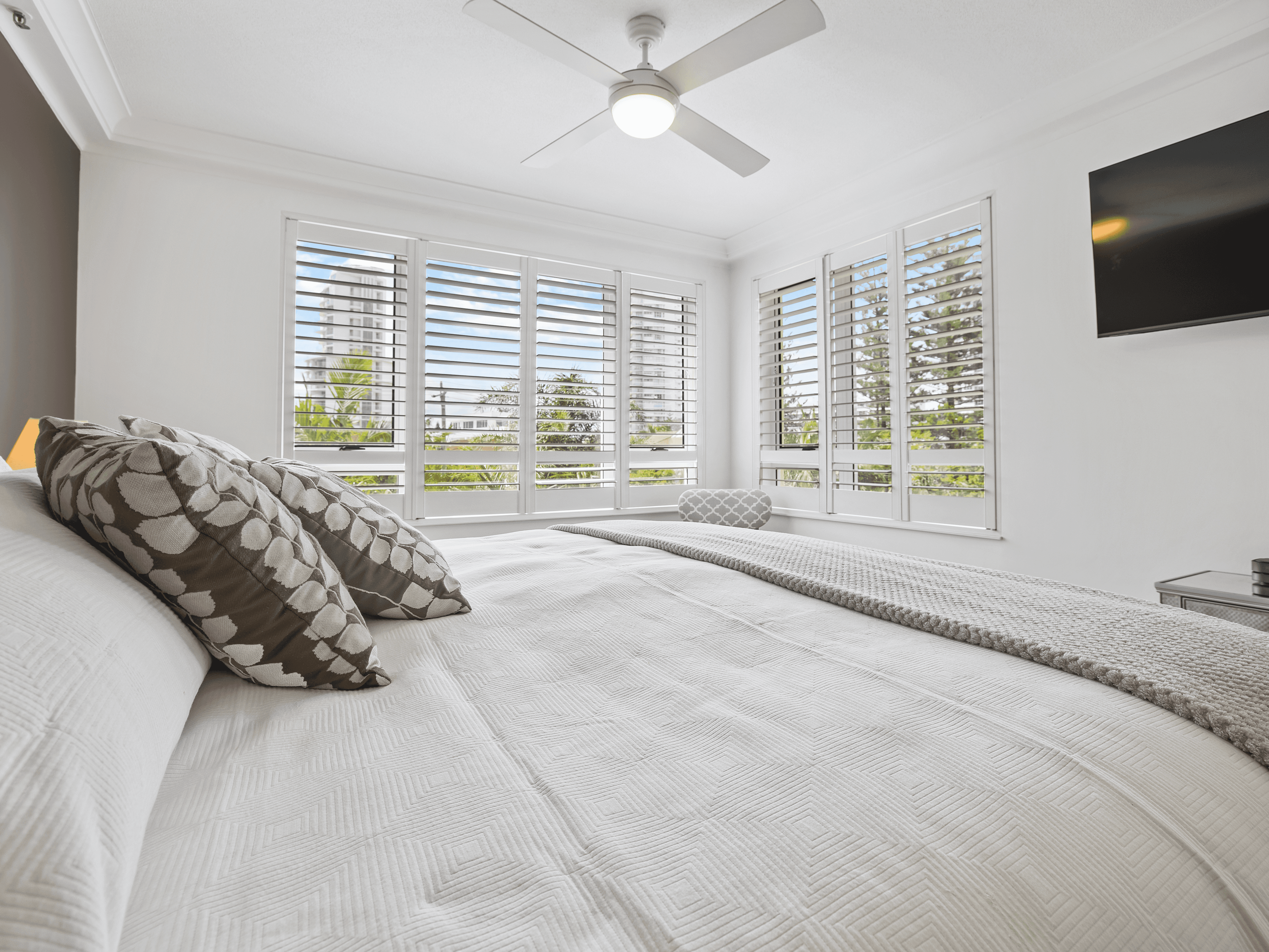 10/129 Surf Parade, BROADBEACH, QLD 4218