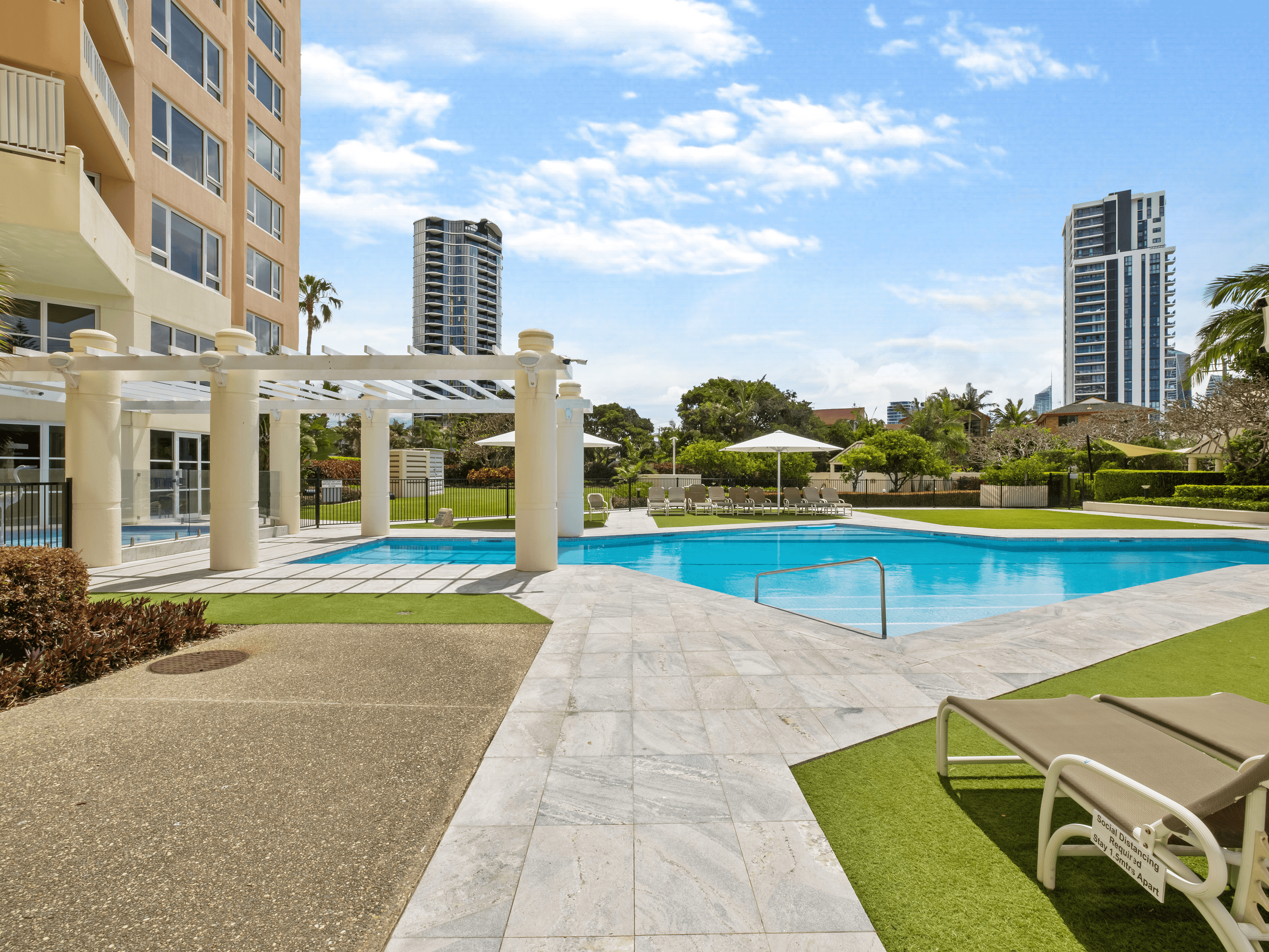 10/129 Surf Parade, BROADBEACH, QLD 4218