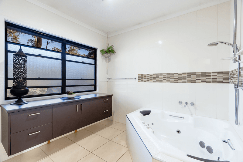 102 Diamond Valley Road, MOOLOOLAH VALLEY, QLD 4553