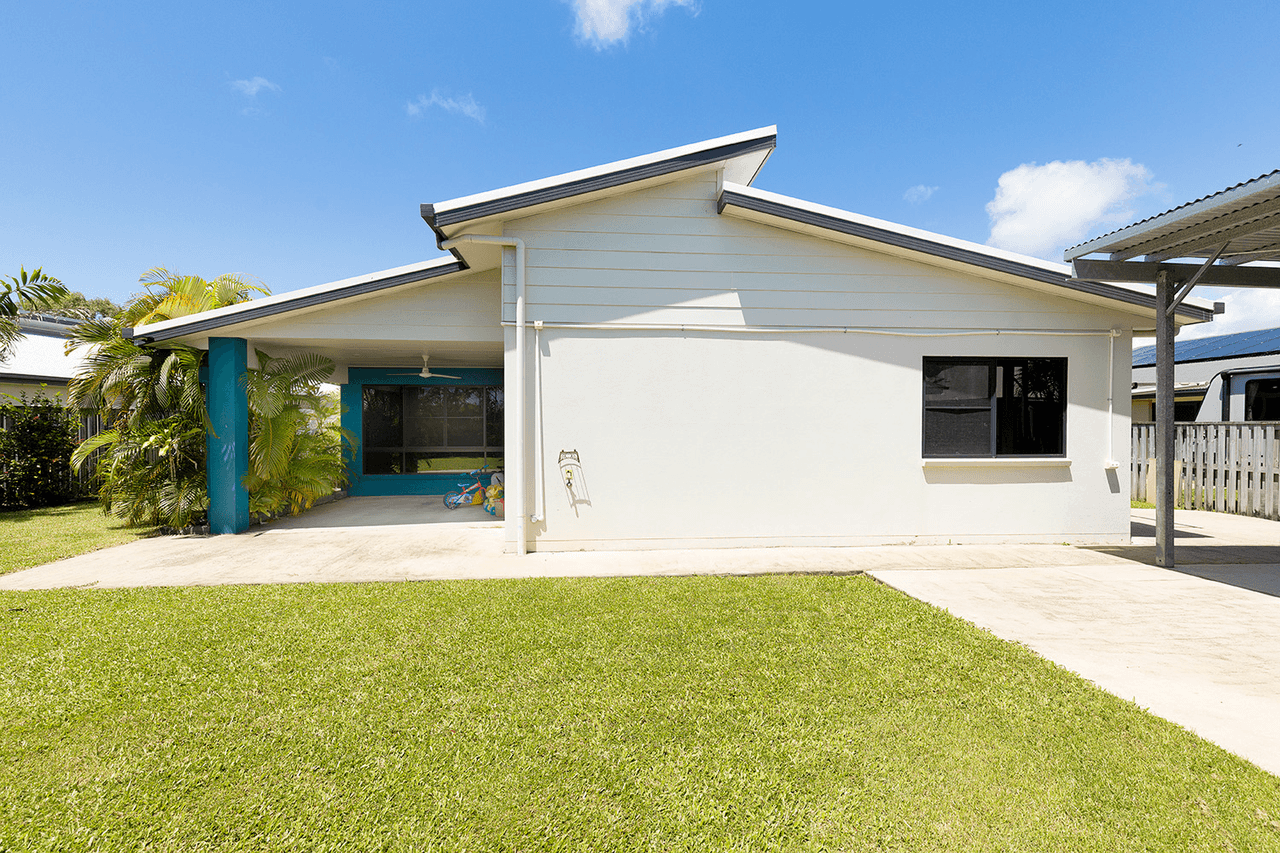 24 Miami Terrace, BLACKS BEACH, QLD 4740