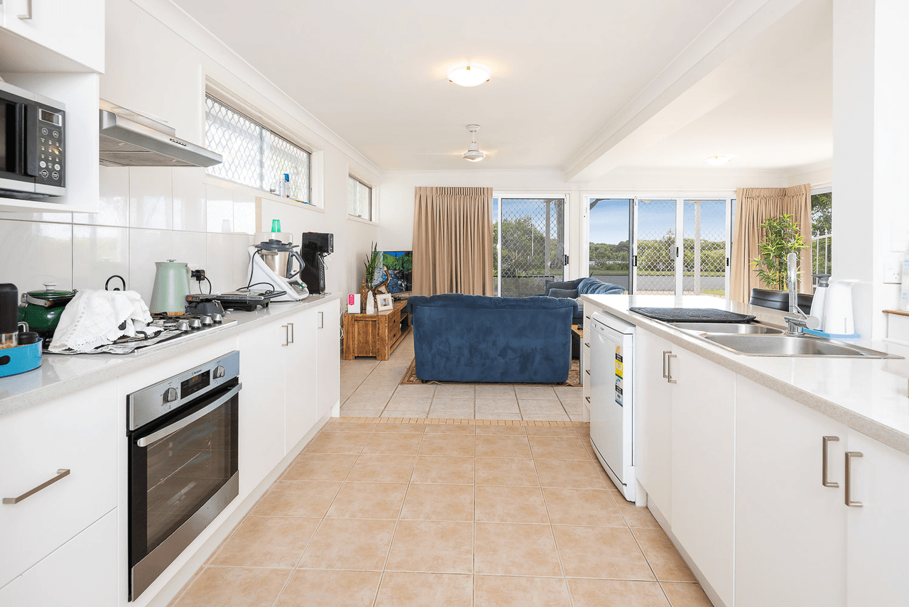 157 The Esplanade West Esplanade, COOMBABAH, QLD 4216