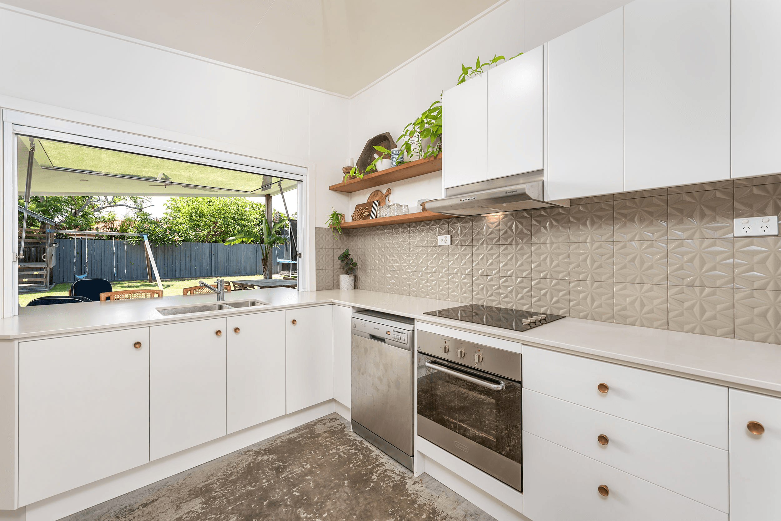 74 Twenty Fifth Avenue, Palm Beach, QLD 4221