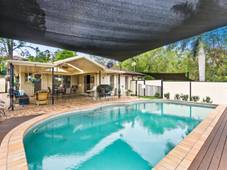 4 Bernadette Place, HIGHLAND PARK, QLD 4211
