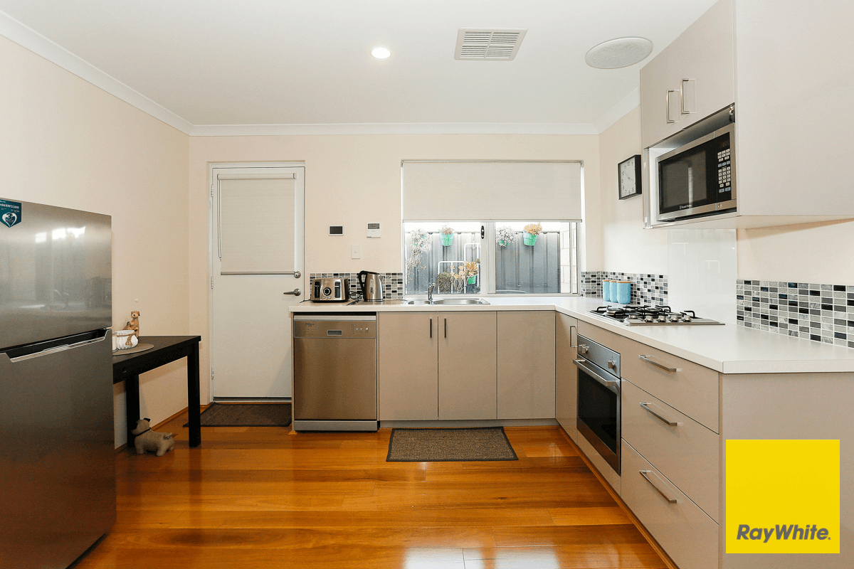 4 Wildwood Mews, CARRAMAR, WA 6031