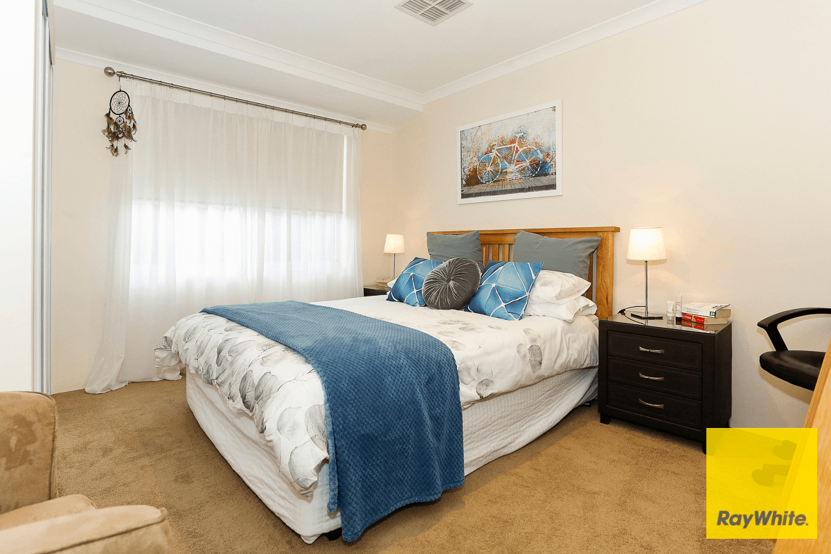 4 Wildwood Mews, CARRAMAR, WA 6031