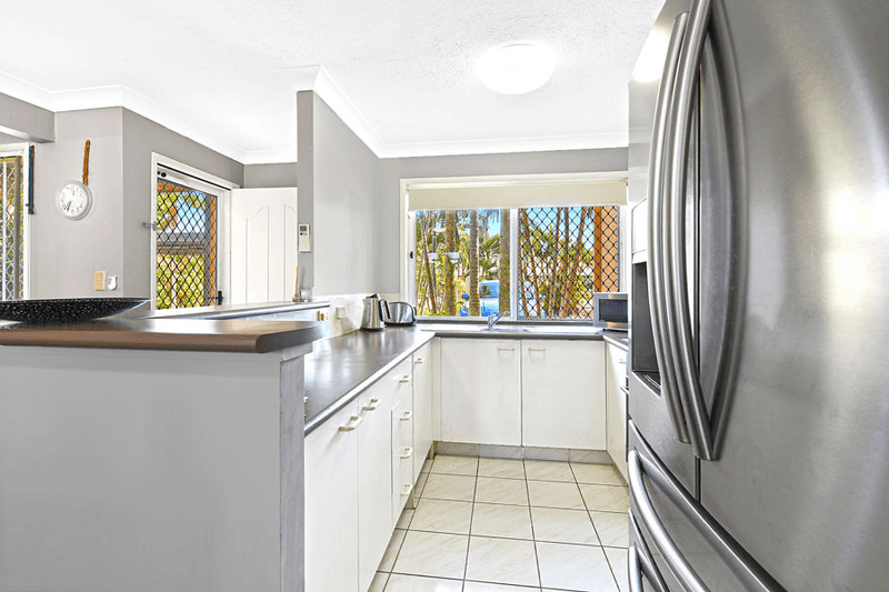 43/50 St Kevins Avenue, BENOWA, QLD 4217