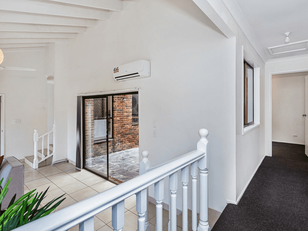 12 Equinox Court, MUDGEERABA, QLD 4213