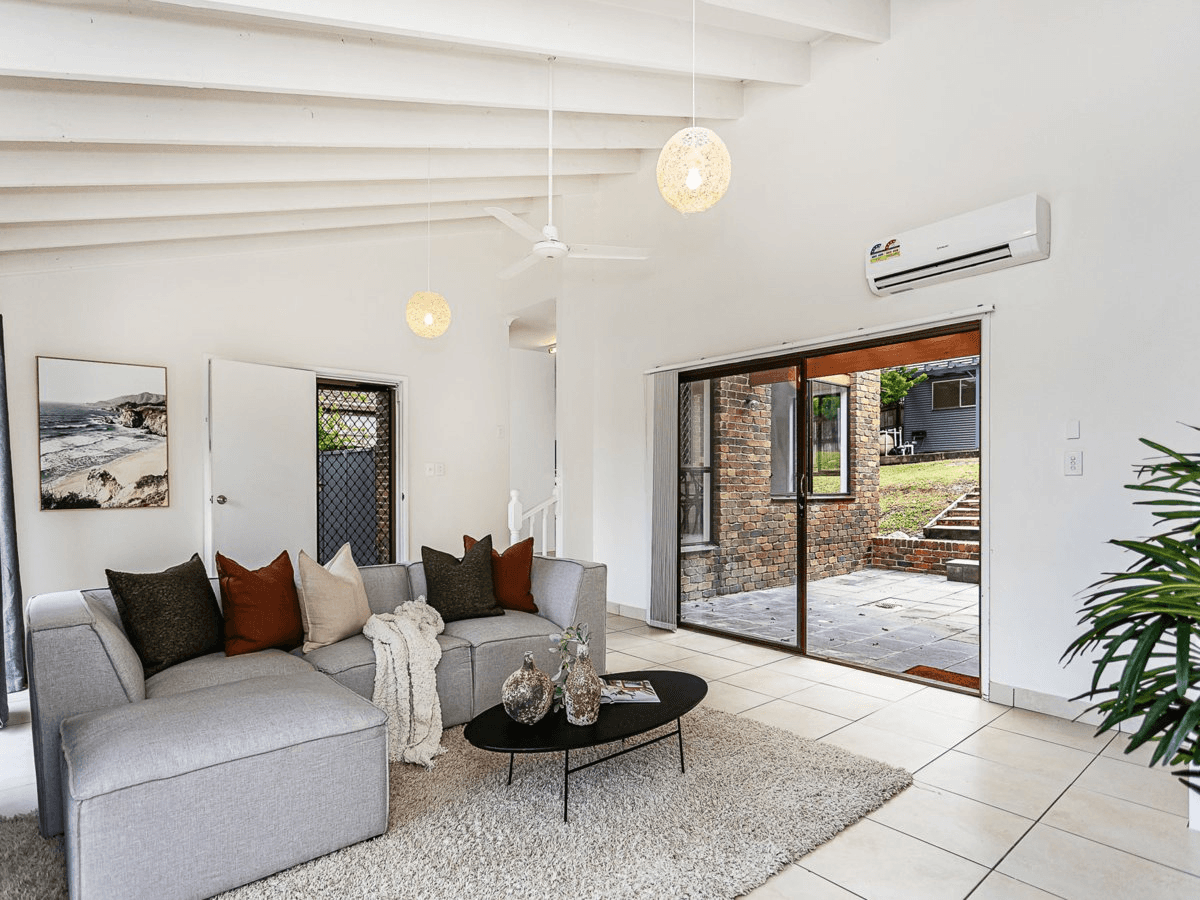 12 Equinox Court, MUDGEERABA, QLD 4213