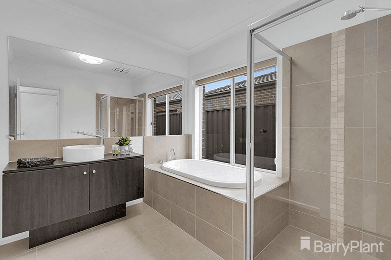 8 St Leonard Drive, South Morang, VIC 3752