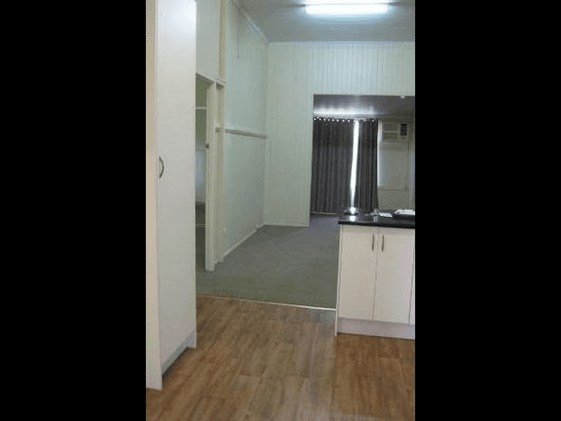 Unit 1 ,2 & 3/7 Box Street, CLERMONT, QLD 4721