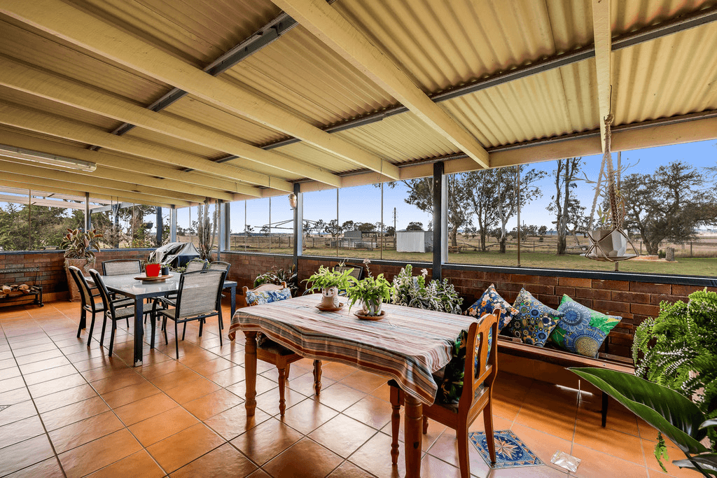 113 Oakey Crosshill Road, OAKEY, QLD 4401