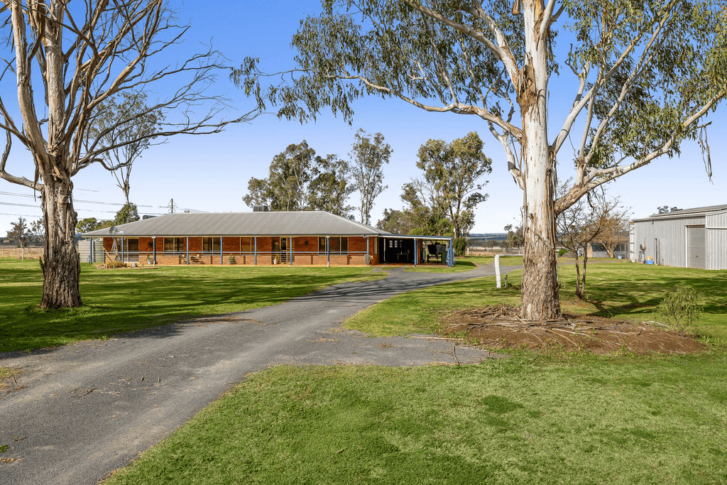 113 Oakey Crosshill Road, OAKEY, QLD 4401