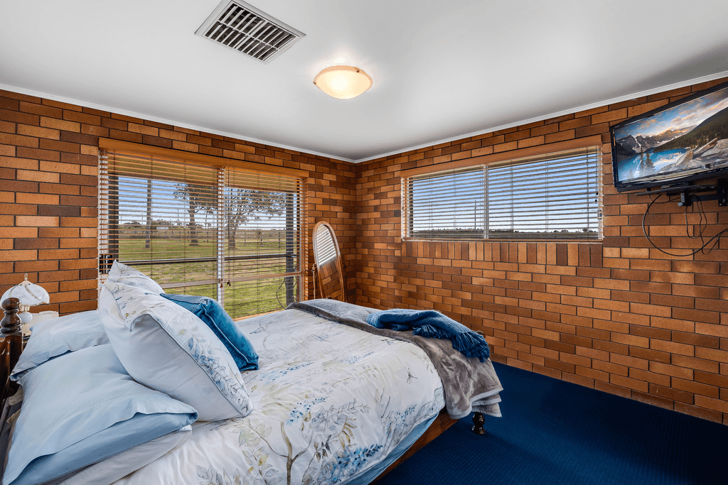 113 Oakey Crosshill Road, OAKEY, QLD 4401