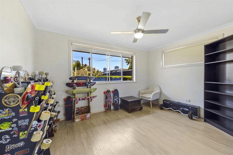 20 Vaggelas Crescent, Biggera Waters, QLD 4216