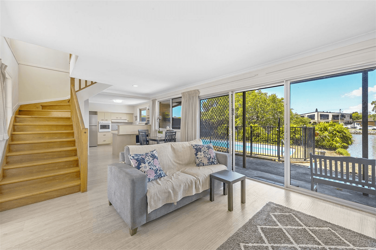 20 Vaggelas Crescent, Biggera Waters, QLD 4216