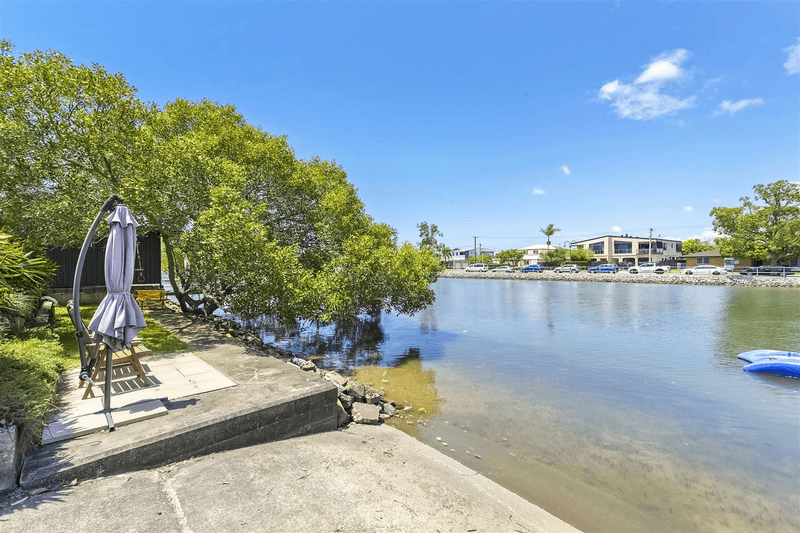 20 Vaggelas Crescent, Biggera Waters, QLD 4216