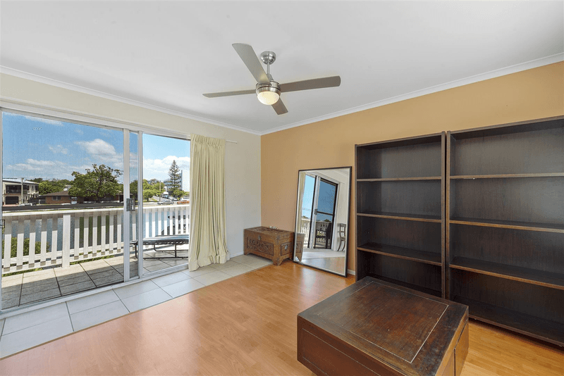 20 Vaggelas Crescent, Biggera Waters, QLD 4216