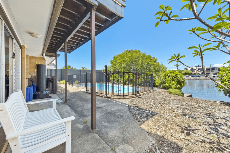 20 Vaggelas Crescent, Biggera Waters, QLD 4216